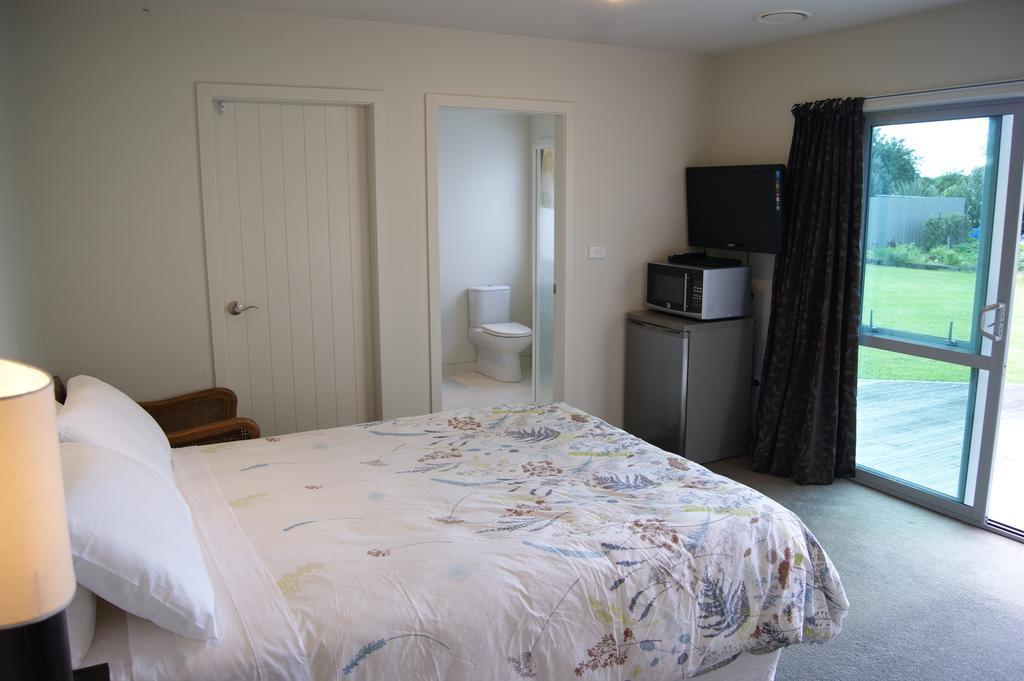 Waihi Beach Getaway-Studio, Ensuite & Private Deck ภายนอก รูปภาพ